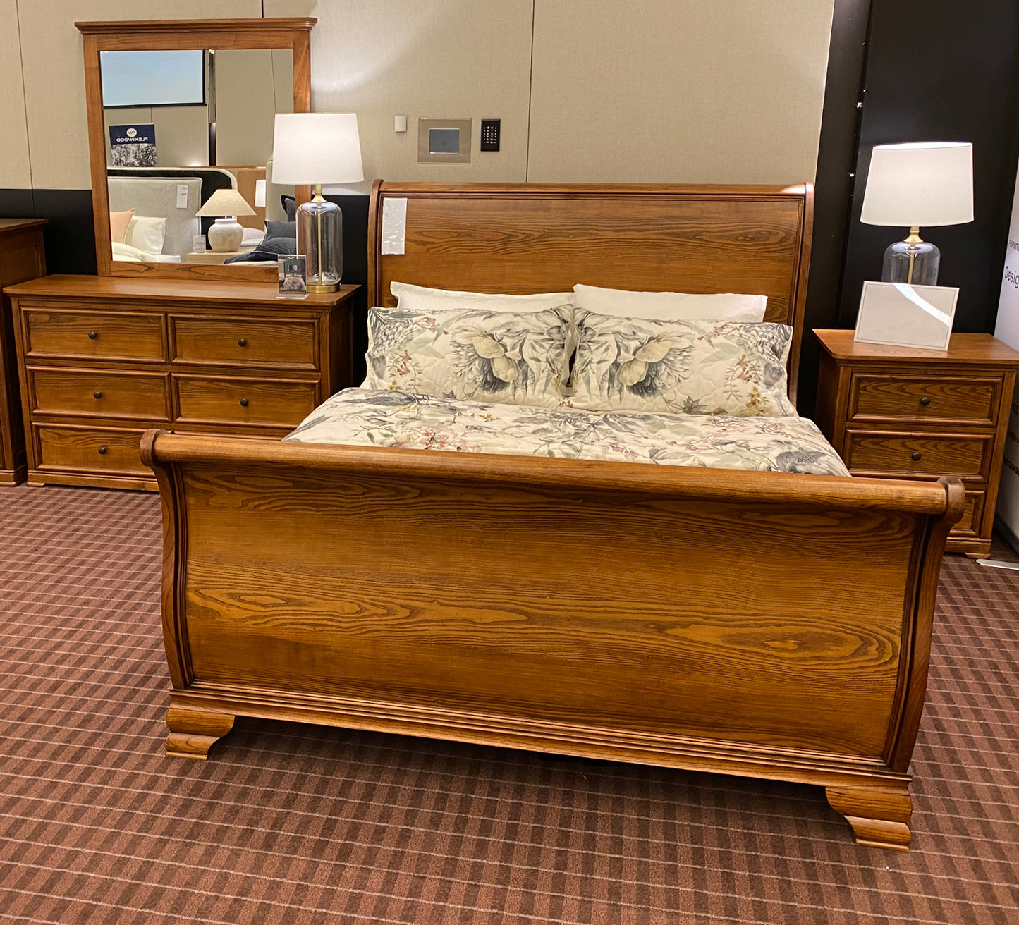 Traditional Sleigh Bed Bedroom Set Ash Wood - Ex display (COLLECTION ONLY - NO DELIVERY AVAILABLE)