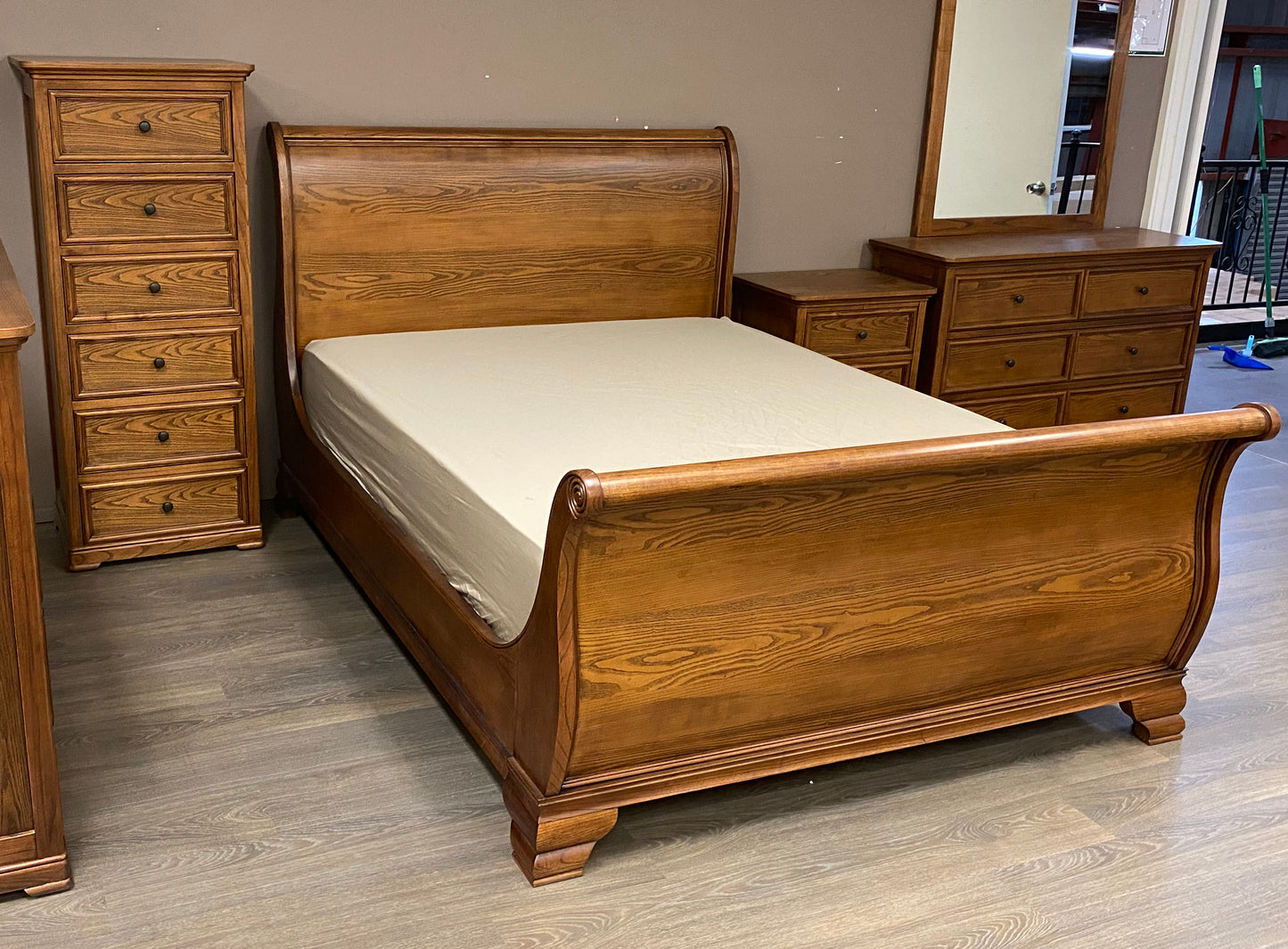 Traditional Sleigh Bed Bedroom Set Ash Wood - Ex display (COLLECTION ONLY - NO DELIVERY AVAILABLE)